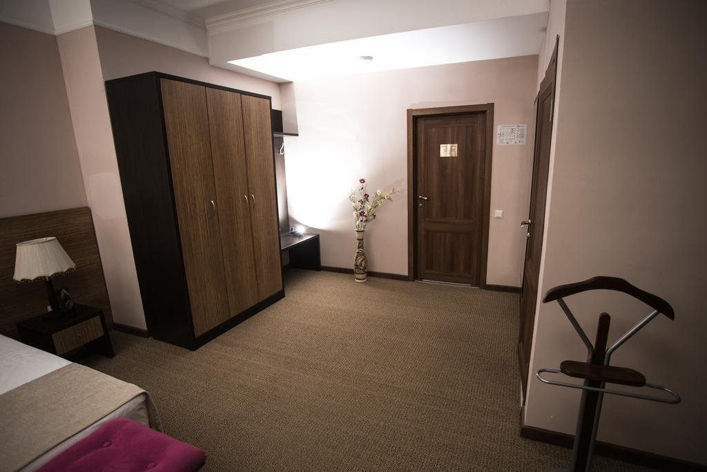 Kel Inn Hotel Astana Bagian luar foto